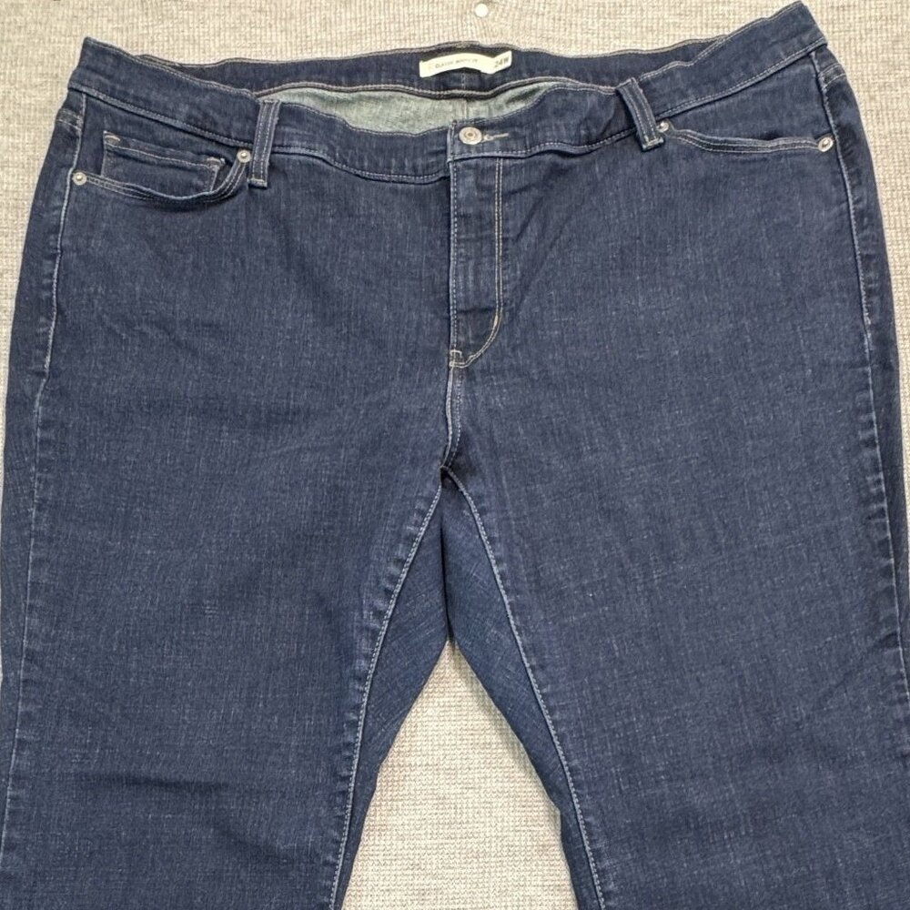 Levi Strauss Womens Classic Bootcut Jeans Size 24W Mid-Rise Dark Wash Denim - Picture 3 of 16